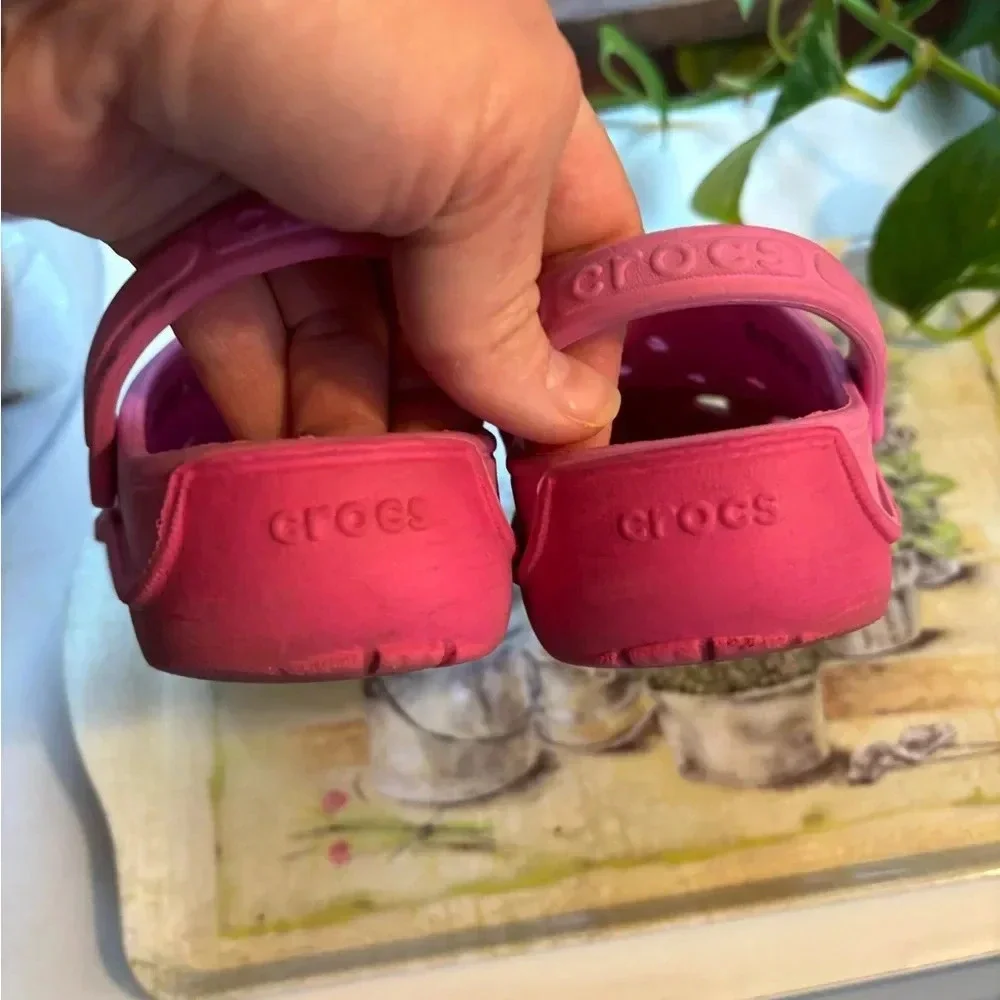 Pink crocs J1